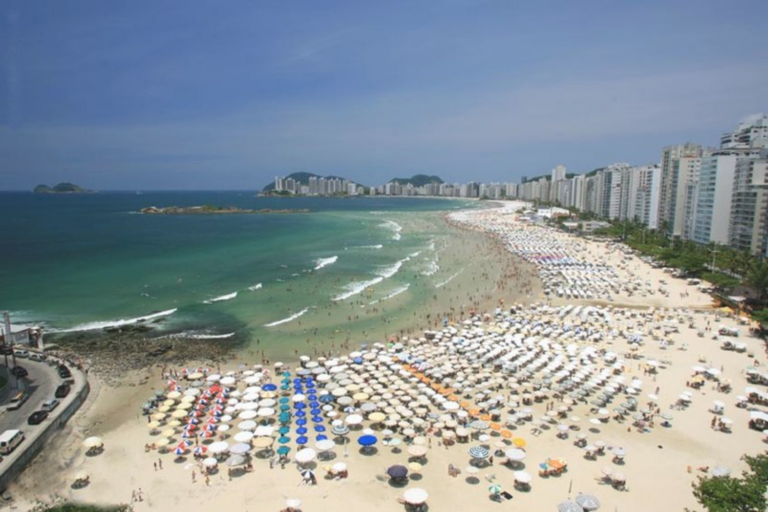 Praia de Pitangueiras no Guarujá (1)